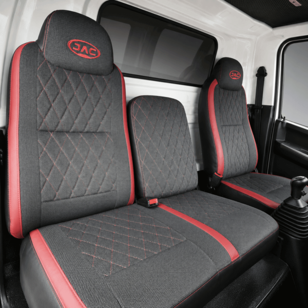 Tapiforros para Camión Tipo NHR JAC, JMC y Fotón – Diseño Diamond Red en Pana Gris con Prana Rojo