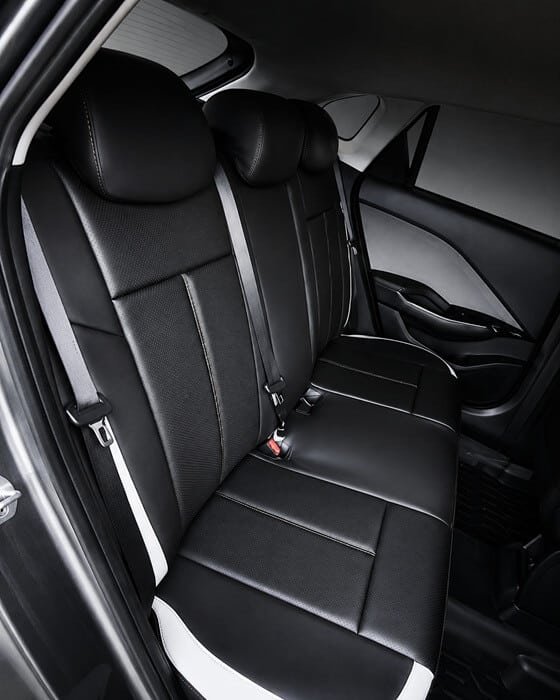 Tapiforros para Kia K3 a la Medida – Interior Negro con Blanco y Ajuste Preciso